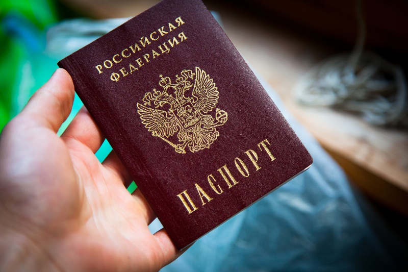 В Оренбурге дети расклеивали листовки за свои паспорта